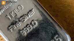 Robert Kiyosaki Warns Silver Crash Coming as Market Shows Clear Signs of Peaking