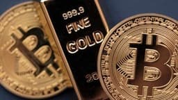 Robert Kiyosaki Plans to Buy Bitcoin After Reversal as Gold Charts Signal 'Massive' Rise