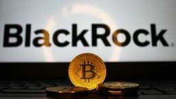Blackrock’s IBIT Sees $773 Million Weekly Exit as Bitcoin ETFs Lose $527 Million